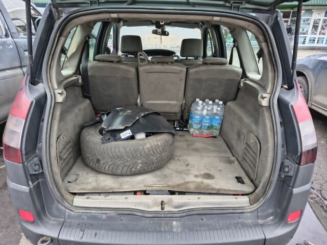 Черный Рено Сценик II, объемом двигателя 1.9 л и пробегом 250 тыс. км за 900 $, фото 7 на Automoto.ua