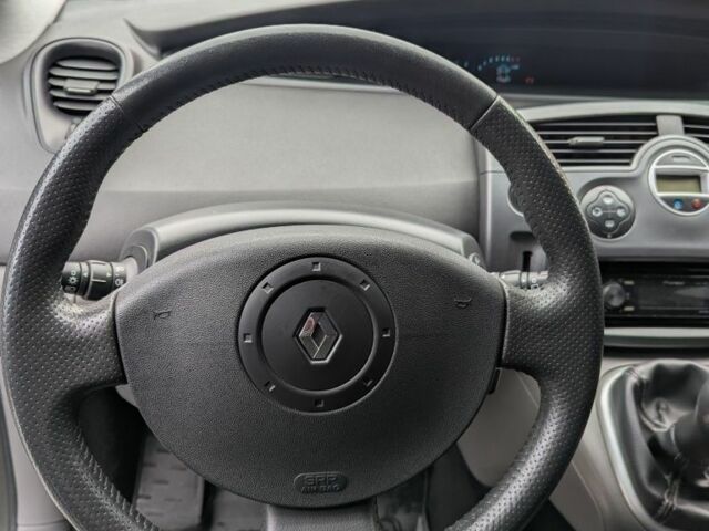 Черный Рено Сценик II, объемом двигателя 1.6 л и пробегом 194 тыс. км за 5500 $, фото 7 на Automoto.ua