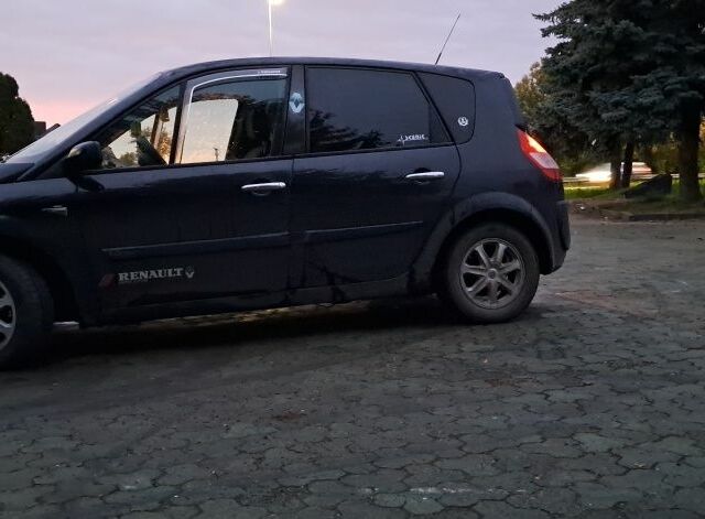 Черный Рено Сценик II, объемом двигателя 1.6 л и пробегом 250 тыс. км за 3900 $, фото 1 на Automoto.ua