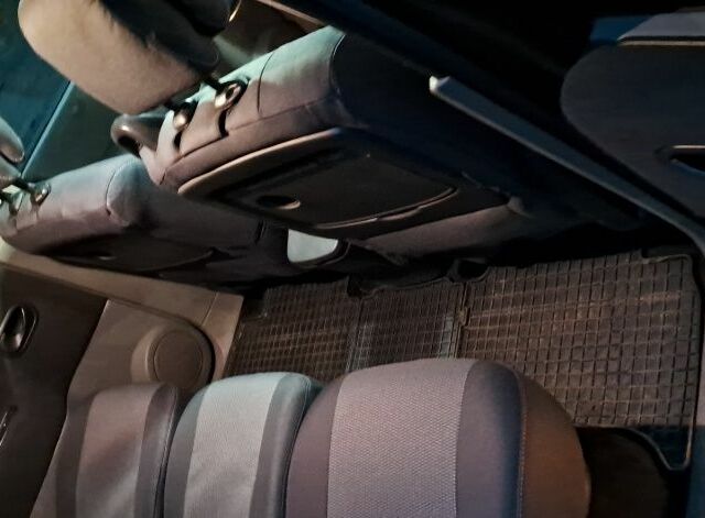 Черный Рено Сценик II, объемом двигателя 1.6 л и пробегом 250 тыс. км за 3900 $, фото 9 на Automoto.ua