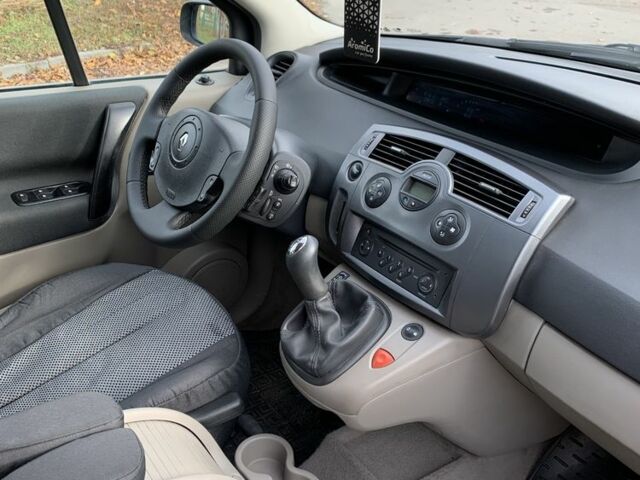 Рено Сценік II 2006 у Сумах на Automoto.ua Чорний Рено Сценік II, об'ємом двигуна 1.6 л та пробігом 240 тис. км за 4999 $, фото 11 на Automoto.ua