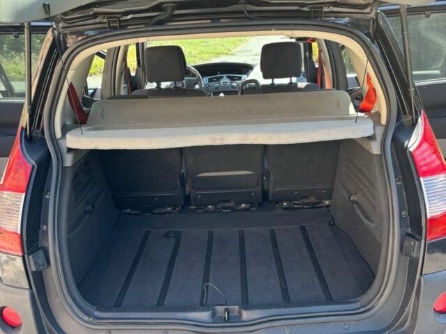 Черный Рено Сценик II, объемом двигателя 1.6 л и пробегом 245 тыс. км за 6200 $, фото 12 на Automoto.ua