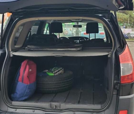 Черный Рено Сценик II, объемом двигателя 1.5 л и пробегом 270 тыс. км за 4700 $, фото 4 на Automoto.ua