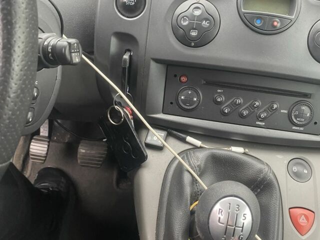 Чорний Рено Сценік II, об'ємом двигуна 1.6 л та пробігом 276 тис. км за 5299 $, фото 4 на Automoto.ua