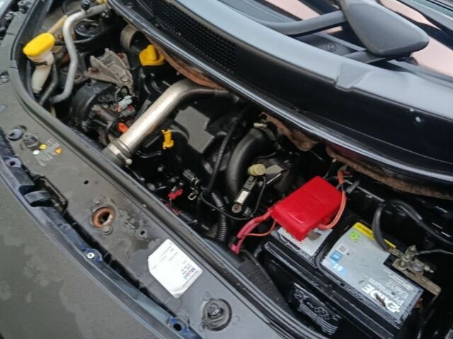 Черный Рено Сценик II, объемом двигателя 1.5 л и пробегом 270 тыс. км за 3900 $, фото 5 на Automoto.ua