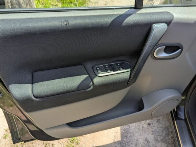 Черный Рено Сценик II, объемом двигателя 1.9 л и пробегом 249 тыс. км за 5750 $, фото 13 на Automoto.ua