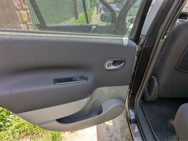 Черный Рено Сценик II, объемом двигателя 1.9 л и пробегом 249 тыс. км за 5750 $, фото 14 на Automoto.ua