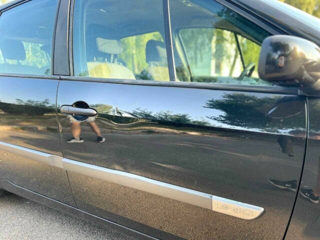 Черный Рено Сценик II, объемом двигателя 1.9 л и пробегом 320 тыс. км за 4300 $, фото 3 на Automoto.ua