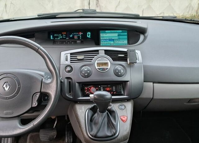 Рено Сценік II 2005 у Одесі на Automoto.ua Чорний Рено Сценік II, об'ємом двигуна 2 л та пробігом 287 тис. км за 4200 $, фото 8 на Automoto.ua