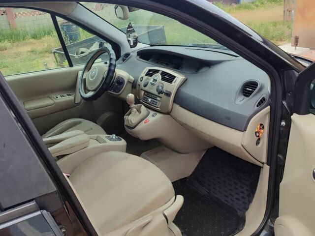 Черный Рено Сценик II, объемом двигателя 1.9 л и пробегом 350 тыс. км за 5400 $, фото 2 на Automoto.ua