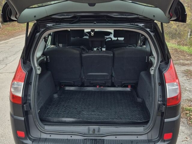 Черный Рено Сценик II, объемом двигателя 1.5 л и пробегом 215 тыс. км за 5000 $, фото 5 на Automoto.ua