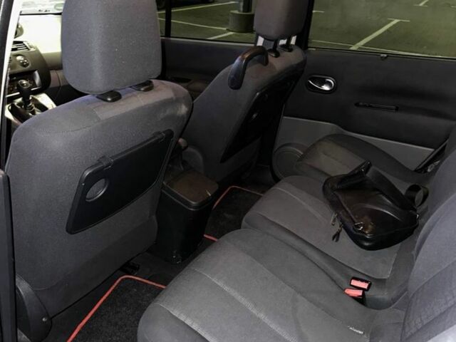 Черный Рено Сценик II, объемом двигателя 1.6 л и пробегом 170 тыс. км за 5200 $, фото 9 на Automoto.ua