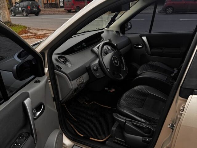 Коричневый Рено Сценик II, объемом двигателя 1.9 л и пробегом 365 тыс. км за 5200 $, фото 8 на Automoto.ua