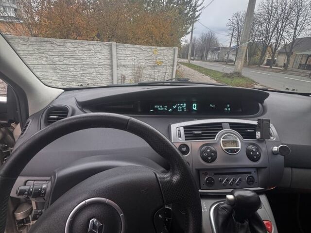 Коричневый Рено Сценик II, объемом двигателя 1.9 л и пробегом 365 тыс. км за 5200 $, фото 7 на Automoto.ua