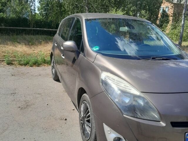 Коричневий Рено Сценік II, об'ємом двигуна 1.9 л та пробігом 244 тис. км за 7200 $, фото 4 на Automoto.ua