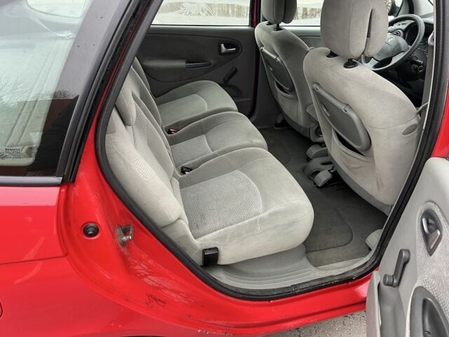 Красный Рено Сценик II, объемом двигателя 1.9 л и пробегом 218 тыс. км за 2555 $, фото 7 на Automoto.ua