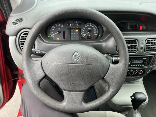 Красный Рено Сценик II, объемом двигателя 1.9 л и пробегом 218 тыс. км за 2555 $, фото 4 на Automoto.ua