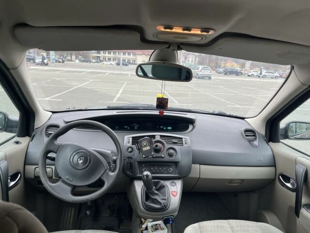 Красный Рено Сценик II, объемом двигателя 1.5 л и пробегом 292 тыс. км за 3200 $, фото 4 на Automoto.ua