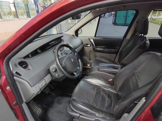 Рено Сценік II 2005 у Києві на Automoto.ua Червоний Рено Сценік II, об'ємом двигуна 2 л та пробігом 280 тис. км за 3500 $, фото 13 на Automoto.ua