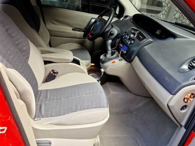 Красный Рено Сценик II, объемом двигателя 1.6 л и пробегом 205 тыс. км за 4700 $, фото 20 на Automoto.ua