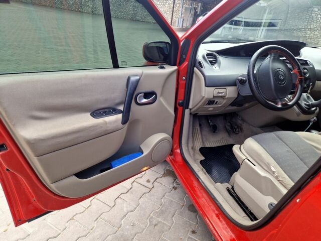 Красный Рено Сценик II, объемом двигателя 1.6 л и пробегом 205 тыс. км за 4700 $, фото 16 на Automoto.ua