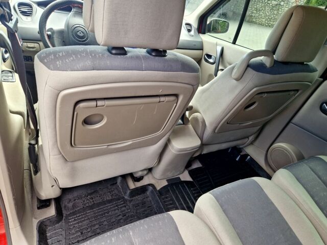 Красный Рено Сценик II, объемом двигателя 1.6 л и пробегом 205 тыс. км за 4700 $, фото 13 на Automoto.ua