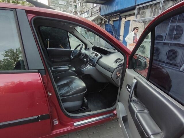 Рено Сценік II 2005 у Києві на Automoto.ua Червоний Рено Сценік II, об'ємом двигуна 2 л та пробігом 280 тис. км за 3500 $, фото 7 на Automoto.ua