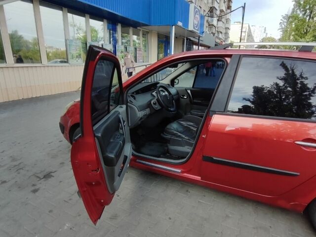 Рено Сценік II 2005 у Києві на Automoto.ua Червоний Рено Сценік II, об'ємом двигуна 2 л та пробігом 280 тис. км за 3500 $, фото 12 на Automoto.ua