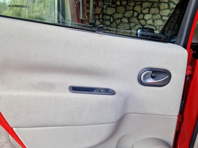 Красный Рено Сценик II, объемом двигателя 1.6 л и пробегом 205 тыс. км за 4700 $, фото 21 на Automoto.ua