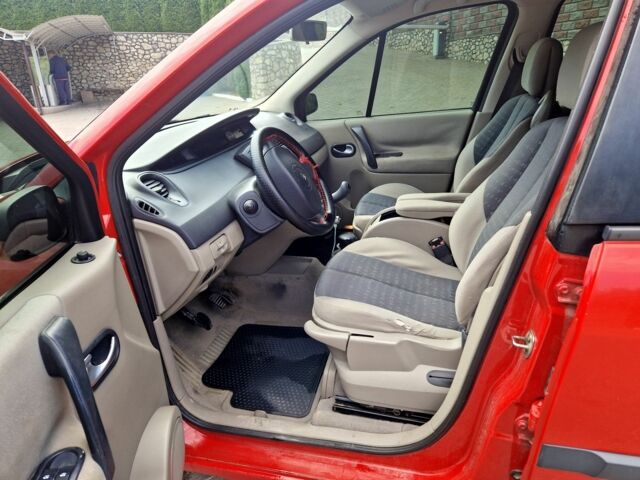 Красный Рено Сценик II, объемом двигателя 1.6 л и пробегом 205 тыс. км за 4700 $, фото 17 на Automoto.ua