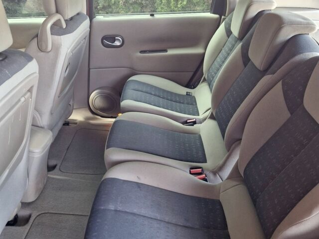 Красный Рено Сценик II, объемом двигателя 1.6 л и пробегом 205 тыс. км за 4700 $, фото 22 на Automoto.ua