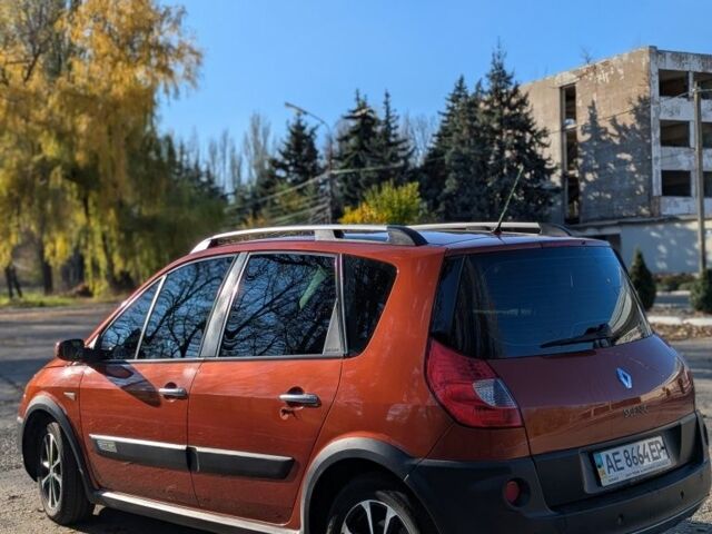 Красный Рено Сценик II, объемом двигателя 1.6 л и пробегом 143 тыс. км за 5800 $, фото 2 на Automoto.ua