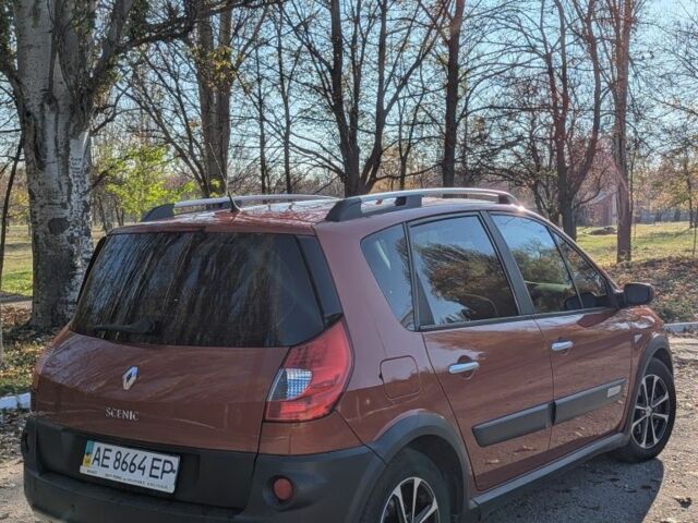 Красный Рено Сценик II, объемом двигателя 1.6 л и пробегом 143 тыс. км за 5800 $, фото 3 на Automoto.ua