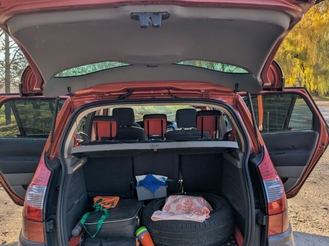 Красный Рено Сценик II, объемом двигателя 1.6 л и пробегом 143 тыс. км за 5800 $, фото 12 на Automoto.ua