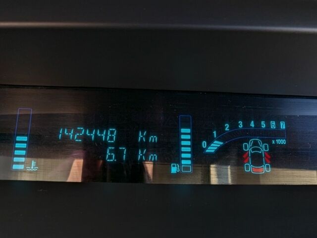 Красный Рено Сценик II, объемом двигателя 1.6 л и пробегом 143 тыс. км за 5800 $, фото 10 на Automoto.ua