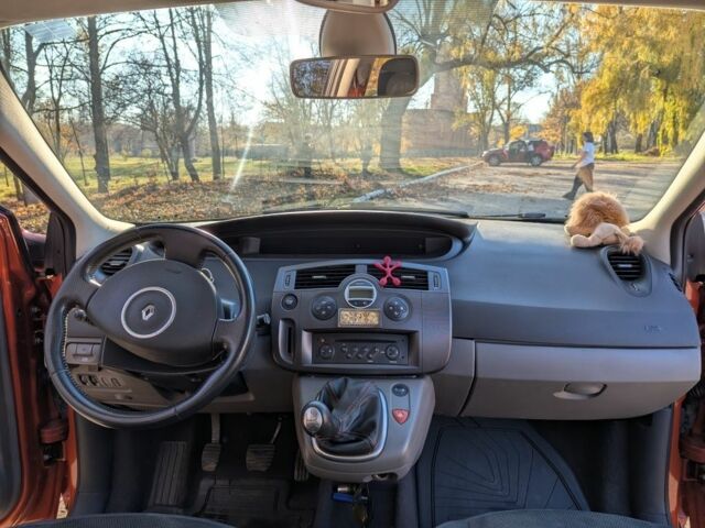 Красный Рено Сценик II, объемом двигателя 1.6 л и пробегом 143 тыс. км за 5800 $, фото 9 на Automoto.ua
