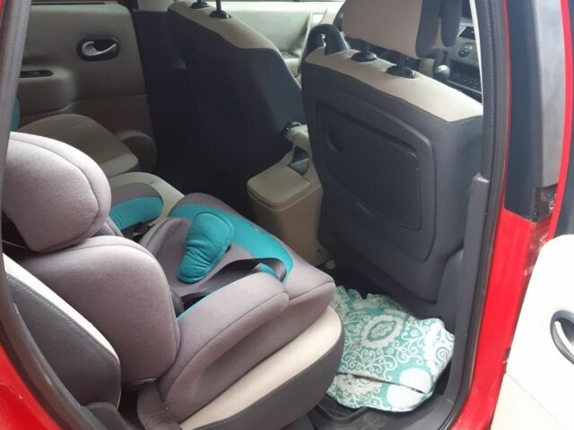 Красный Рено Сценик II, объемом двигателя 1.5 л и пробегом 264 тыс. км за 5650 $, фото 2 на Automoto.ua