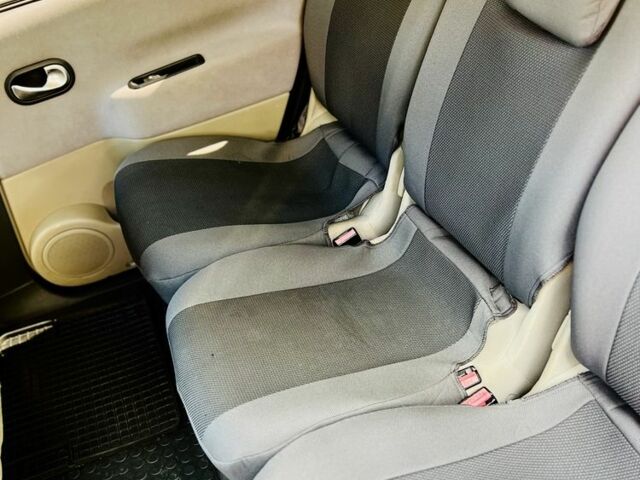 Красный Рено Сценик II, объемом двигателя 1.5 л и пробегом 241 тыс. км за 4279 $, фото 3 на Automoto.ua