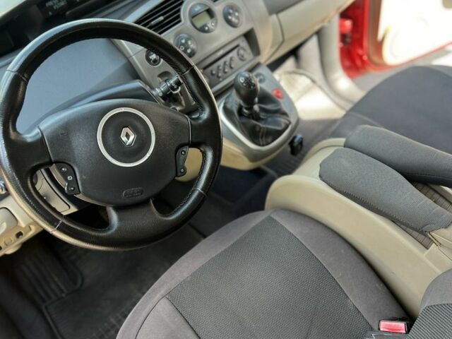 Красный Рено Сценик II, объемом двигателя 1.5 л и пробегом 241 тыс. км за 4279 $, фото 4 на Automoto.ua