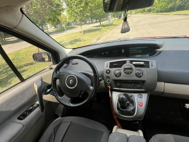 Красный Рено Сценик II, объемом двигателя 1.5 л и пробегом 241 тыс. км за 4279 $, фото 1 на Automoto.ua