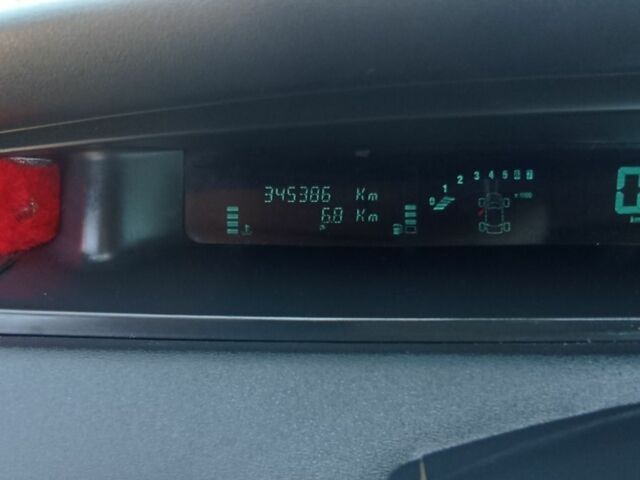 Красный Рено Сценик II, объемом двигателя 1.6 л и пробегом 345 тыс. км за 3300 $, фото 4 на Automoto.ua