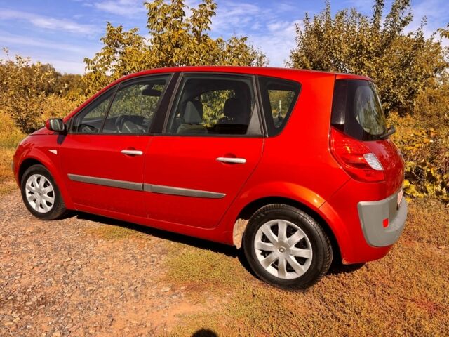 Красный Рено Сценик II, объемом двигателя 1.6 л и пробегом 170 тыс. км за 5200 $, фото 8 на Automoto.ua