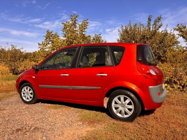 Красный Рено Сценик II, объемом двигателя 1.6 л и пробегом 170 тыс. км за 5200 $, фото 2 на Automoto.ua