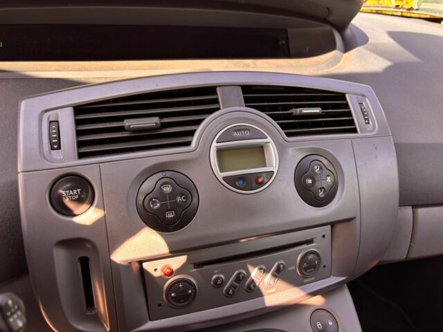 Красный Рено Сценик II, объемом двигателя 1.6 л и пробегом 170 тыс. км за 5200 $, фото 4 на Automoto.ua