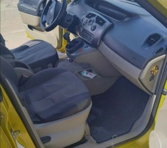 Желтый Рено Сценик II, объемом двигателя 1.9 л и пробегом 188 тыс. км за 4600 $, фото 2 на Automoto.ua