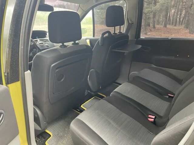 Желтый Рено Сценик II, объемом двигателя 1.6 л и пробегом 270 тыс. км за 3900 $, фото 6 на Automoto.ua