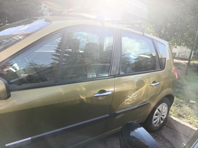 Желтый Рено Сценик II, объемом двигателя 2 л и пробегом 240 тыс. км за 4500 $, фото 1 на Automoto.ua