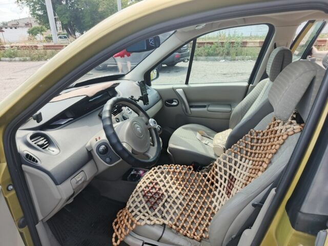 Желтый Рено Сценик II, объемом двигателя 2 л и пробегом 240 тыс. км за 4500 $, фото 7 на Automoto.ua