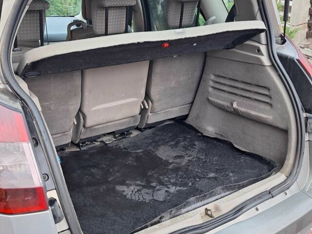 Серый Рено Сценик II, объемом двигателя 1.9 л и пробегом 315 тыс. км за 3900 $, фото 10 на Automoto.ua