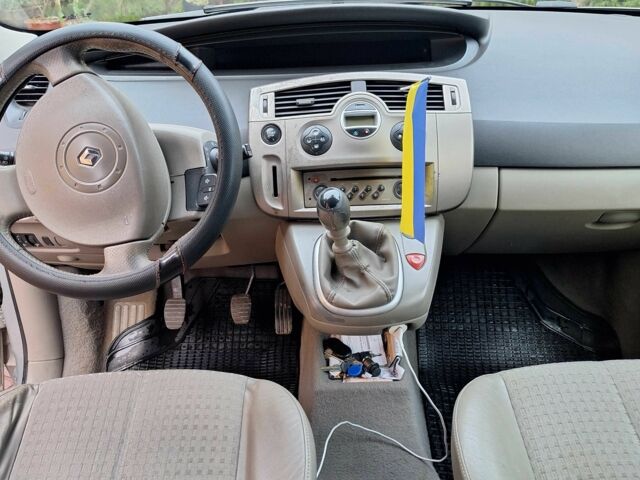 Серый Рено Сценик II, объемом двигателя 1.9 л и пробегом 315 тыс. км за 3900 $, фото 5 на Automoto.ua